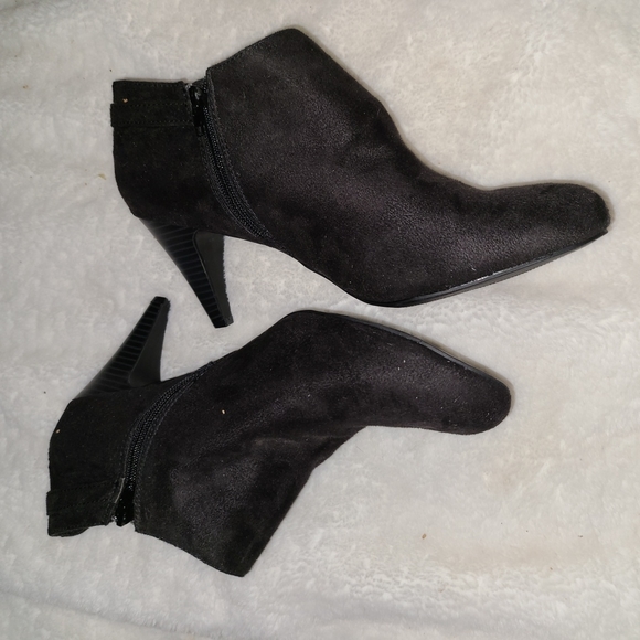 Comfort Plus by Predictions Size 11 Black Faux Suede Ankle Booties - Picture 3 of 6
